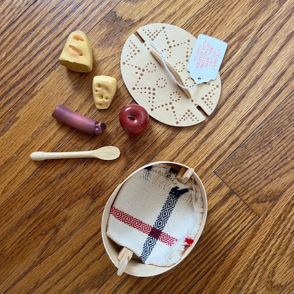 Original American Girl Doll Kirsten picnic lunch set